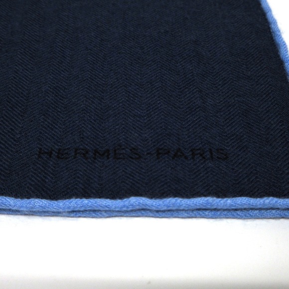 HERMES Scarves - Picture 3 of 3